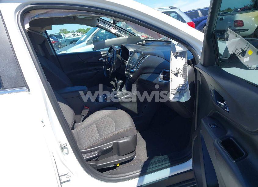 Photo 5 of 2018 Chevrolet Equinox LT (VIN 2GNAXJEV0J6316377)