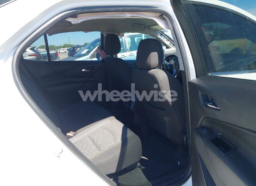 Photo 8 of 2018 Chevrolet Equinox LT (VIN 2GNAXJEV0J6316377)