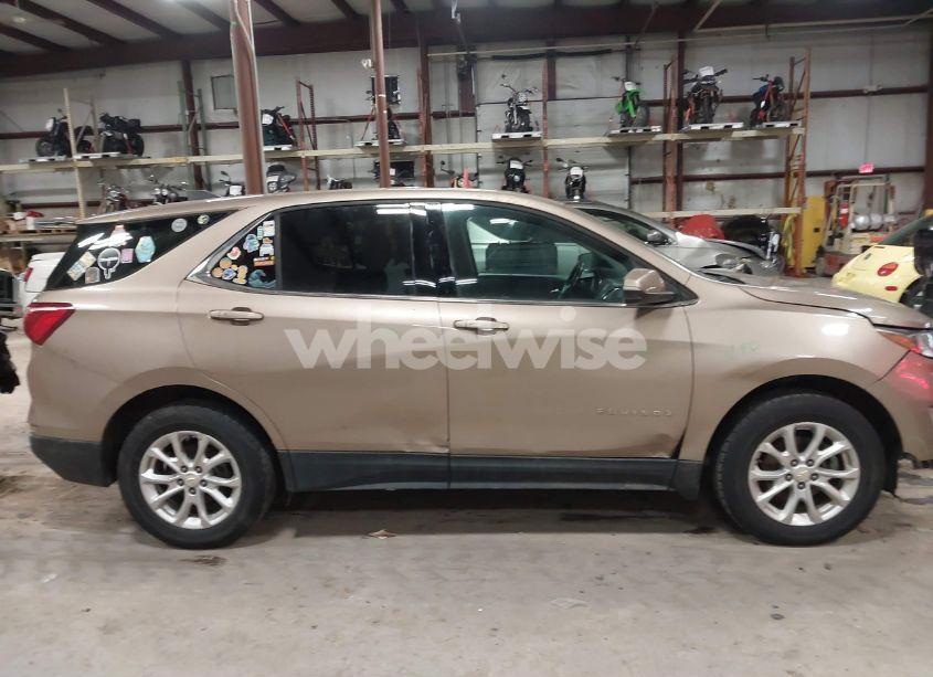 Photo 13 of 2018 Chevrolet Equinox LT (VIN 2GNAXJEV0J6333163)