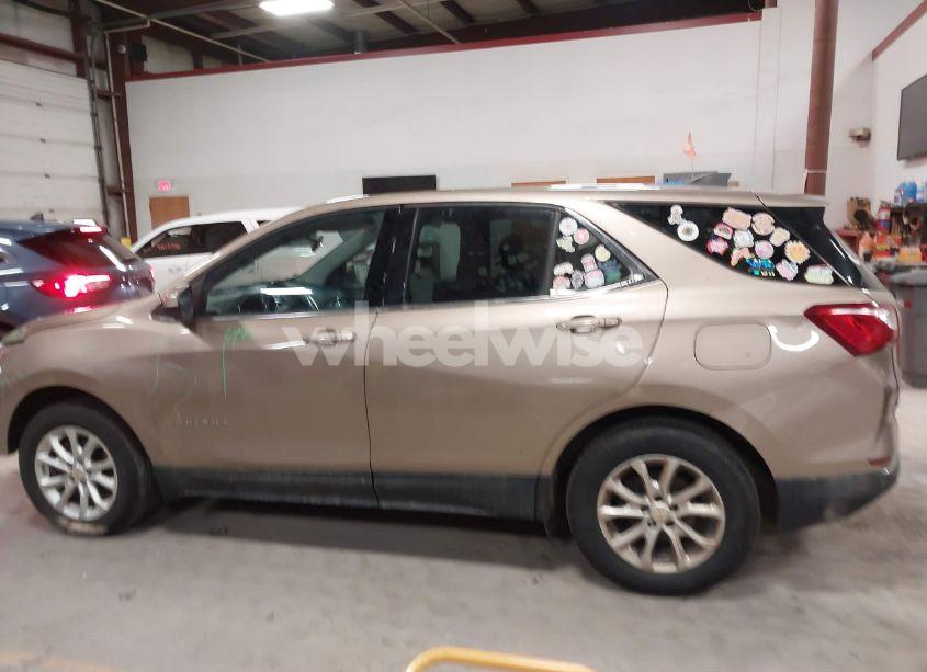 Photo 14 of 2018 Chevrolet Equinox LT (VIN 2GNAXJEV0J6333163)