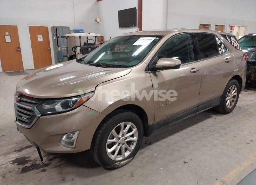 Photo 2 of 2018 Chevrolet Equinox LT (VIN 2GNAXJEV0J6333163)