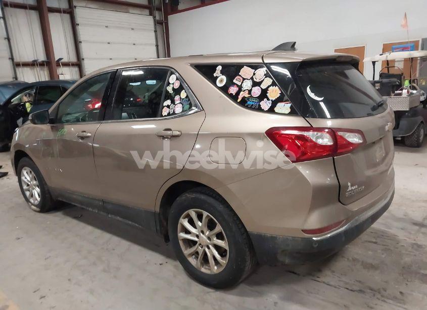 Photo 3 of 2018 Chevrolet Equinox LT (VIN 2GNAXJEV0J6333163)