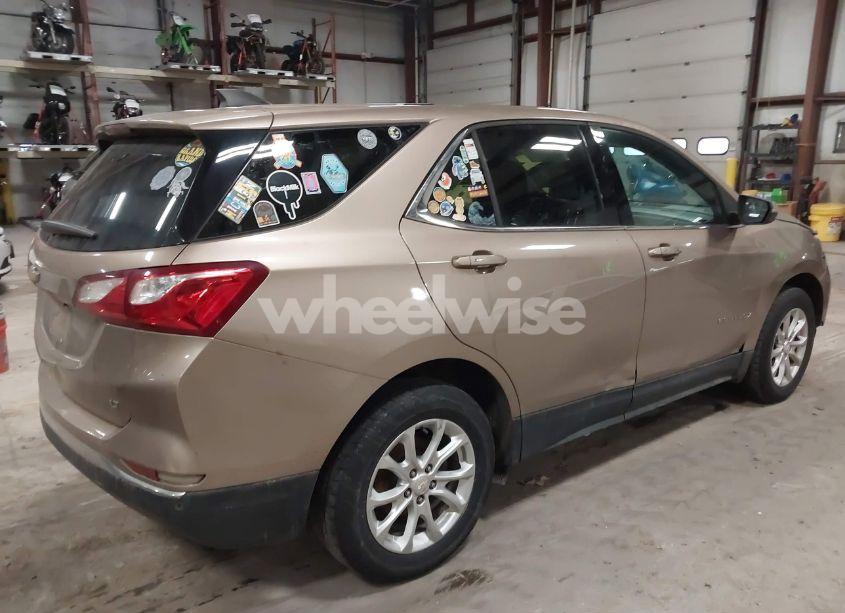 Photo 4 of 2018 Chevrolet Equinox LT (VIN 2GNAXJEV0J6333163)