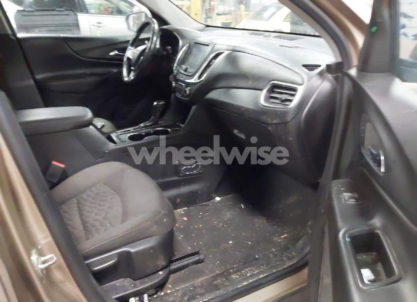 Photo 5 of 2018 Chevrolet Equinox LT (VIN 2GNAXJEV0J6333163)