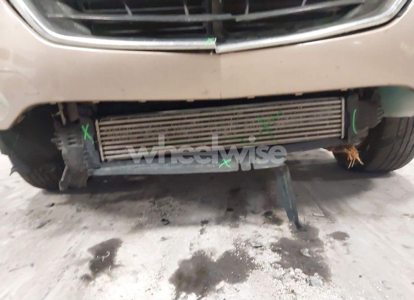 Photo 6 of 2018 Chevrolet Equinox LT (VIN 2GNAXJEV0J6333163)