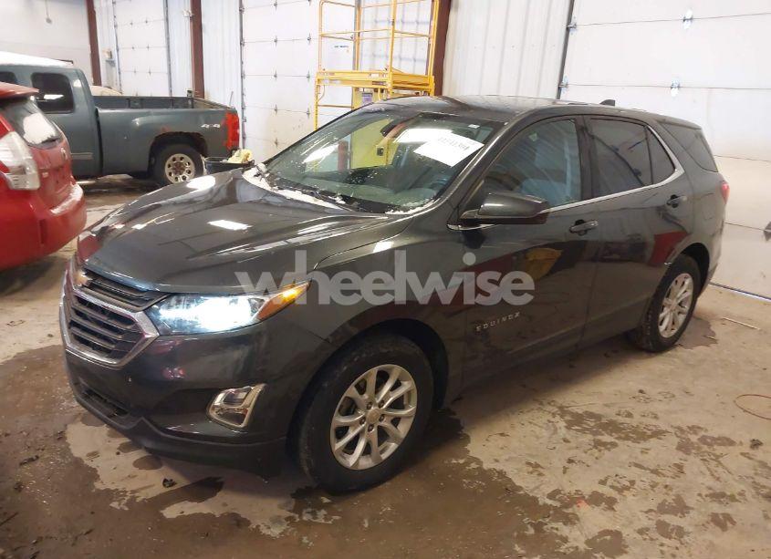Photo 2 of 2019 Chevrolet Equinox LT (VIN 2GNAXJEV0K6263956)
