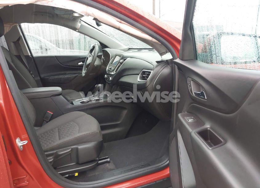 Photo 5 of 2020 Chevrolet Equinox FWD 2FL (VIN 2GNAXJEV0L6230862)