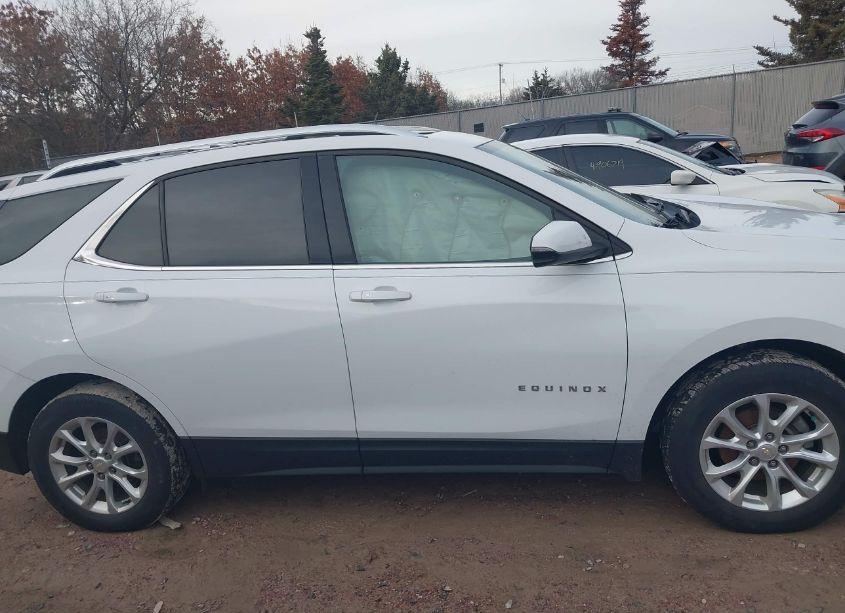 Photo 13 of 2018 Chevrolet Equinox LT (VIN 2GNAXJEV1J6101090)