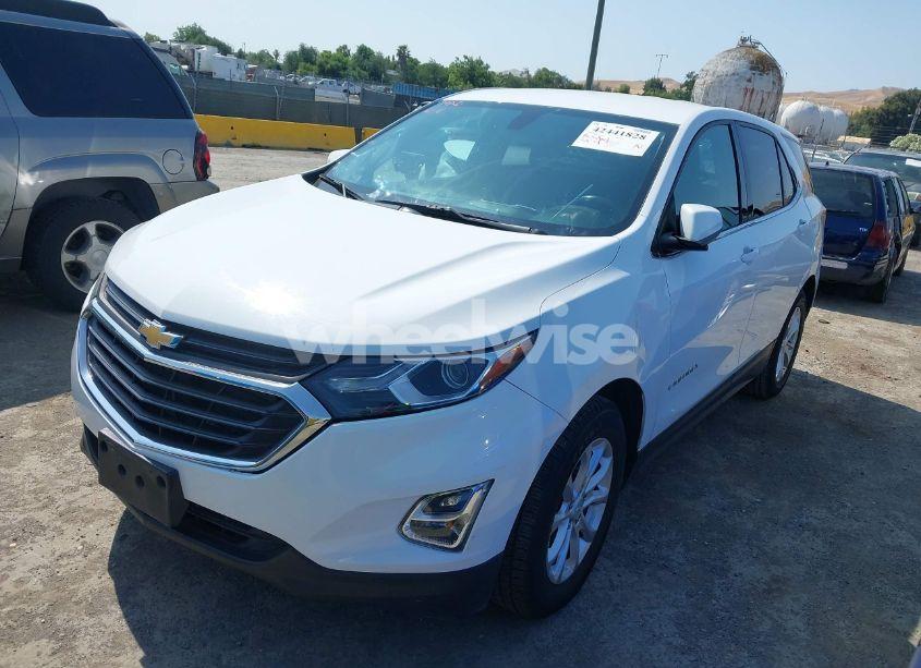 Photo 2 of 2018 Chevrolet Equinox LT (VIN 2GNAXJEV1J6187551)