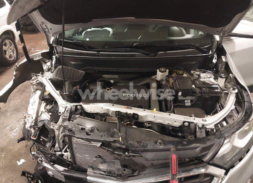 Photo 10 of 2018 Chevrolet Equinox LT (VIN 2GNAXJEV1J6198453)