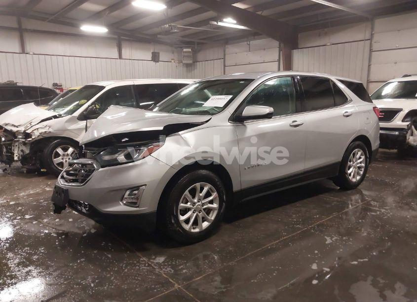 Photo 2 of 2018 Chevrolet Equinox LT (VIN 2GNAXJEV1J6198453)