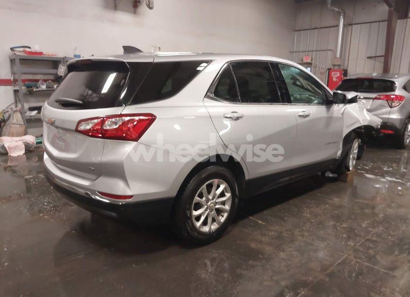 Photo 4 of 2018 Chevrolet Equinox LT (VIN 2GNAXJEV1J6198453)
