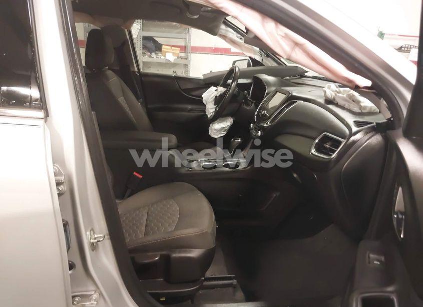 Photo 5 of 2018 Chevrolet Equinox LT (VIN 2GNAXJEV1J6198453)