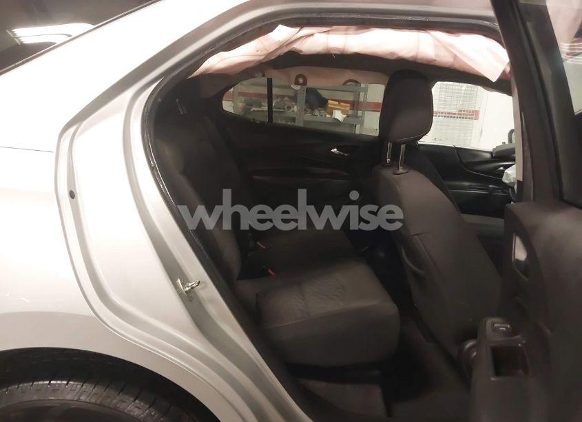 Photo 8 of 2018 Chevrolet Equinox LT (VIN 2GNAXJEV1J6198453)