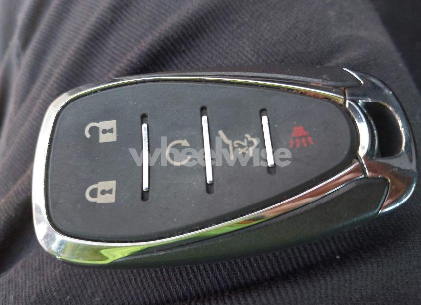 Photo 11 of 2018 Chevrolet Equinox LT (VIN 2GNAXJEV1J6213548)