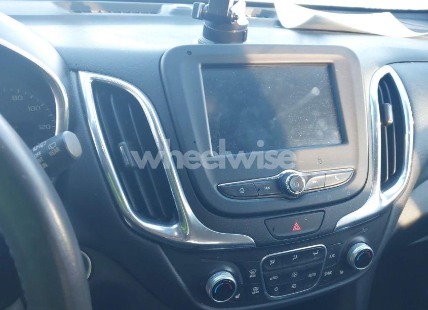 Photo 18 of 2018 Chevrolet Equinox LT (VIN 2GNAXJEV1J6213548)