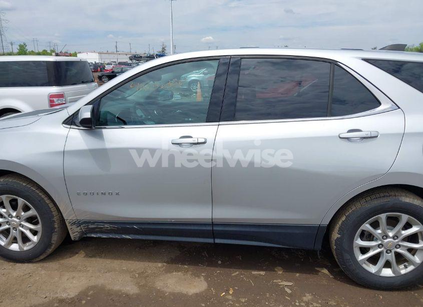 Photo 14 of 2018 Chevrolet Equinox LT (VIN 2GNAXJEV1J6231919)