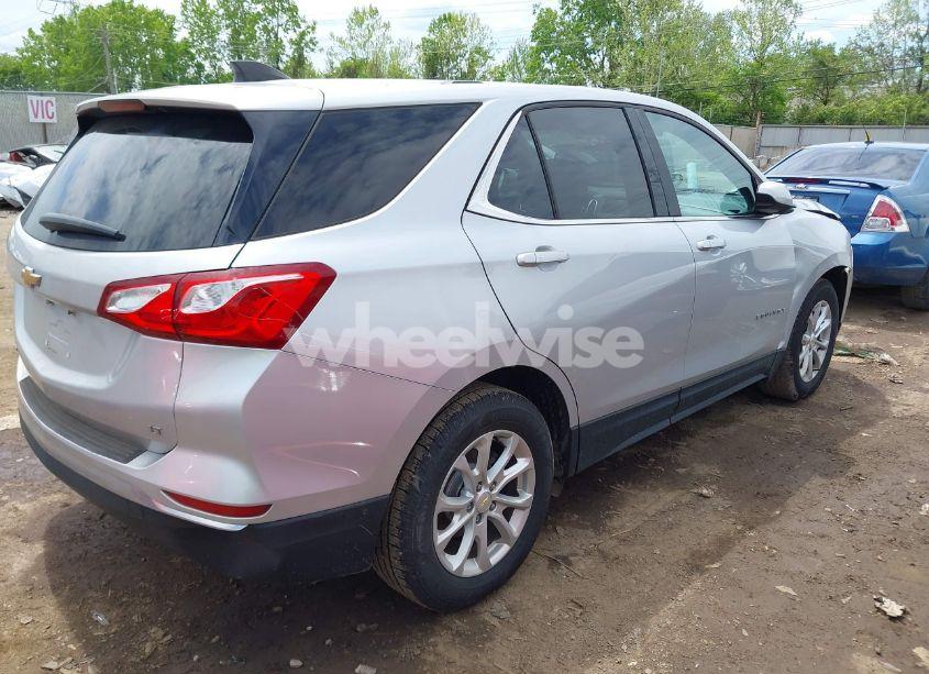 Photo 4 of 2018 Chevrolet Equinox LT (VIN 2GNAXJEV1J6231919)