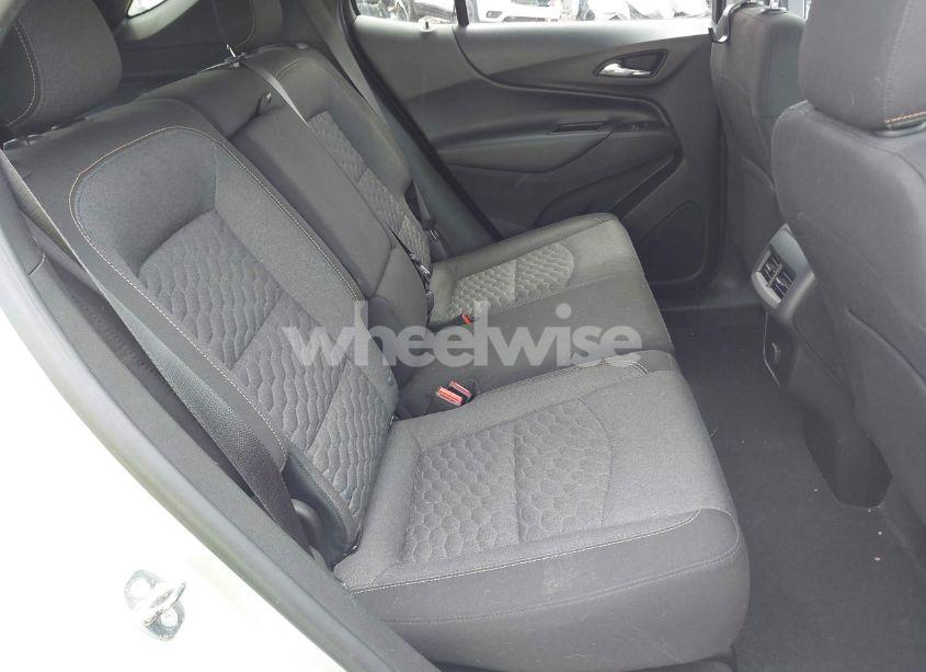 Photo 8 of 2018 Chevrolet Equinox LT (VIN 2GNAXJEV1J6231919)