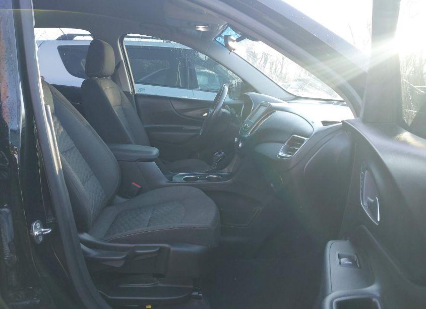 Photo 5 of 2018 Chevrolet Equinox LT (VIN 2GNAXJEV1J6233198)