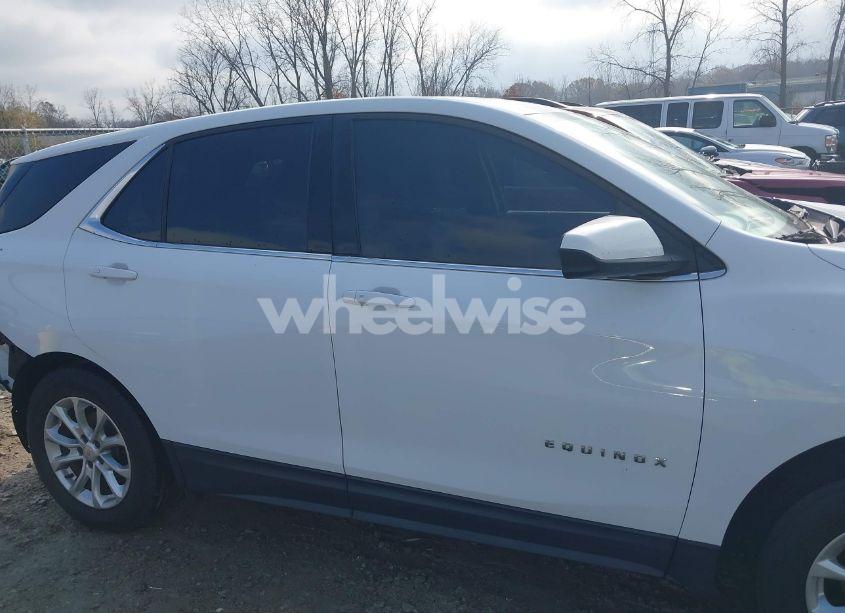 Photo 14 of 2018 Chevrolet Equinox LT (VIN 2GNAXJEV1J6237574)