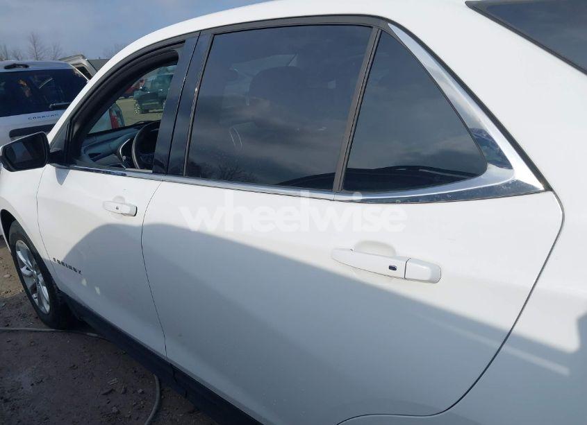 Photo 15 of 2018 Chevrolet Equinox LT (VIN 2GNAXJEV1J6237574)