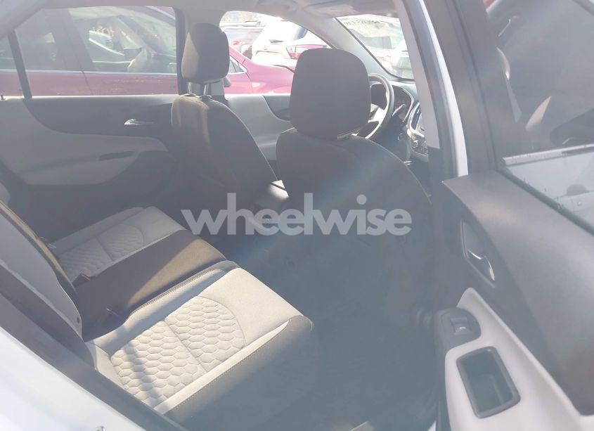 Photo 8 of 2018 Chevrolet Equinox LT (VIN 2GNAXJEV1J6237574)