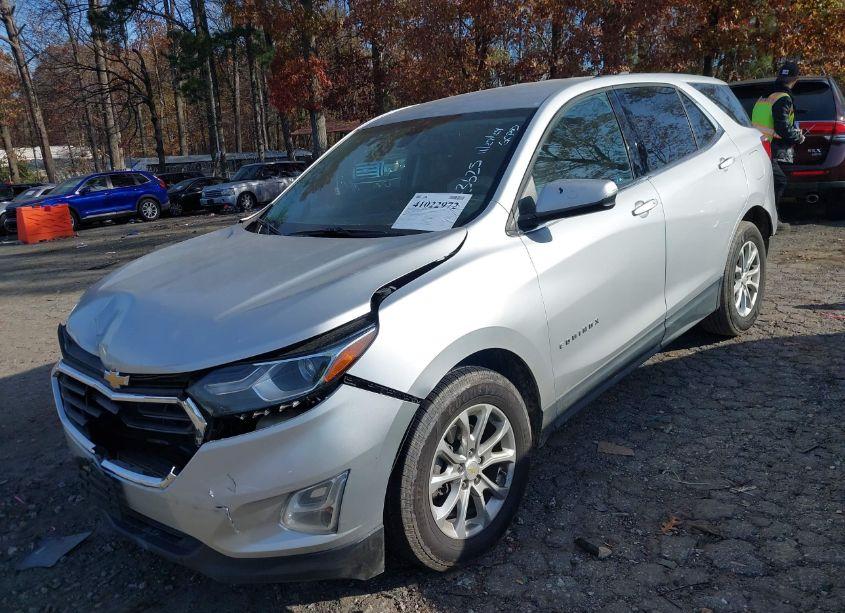 Photo 2 of 2018 Chevrolet Equinox LT (VIN 2GNAXJEV1J6333625)
