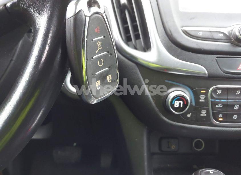 Photo 11 of 2018 Chevrolet Equinox LT (VIN 2GNAXJEV1J6342437)