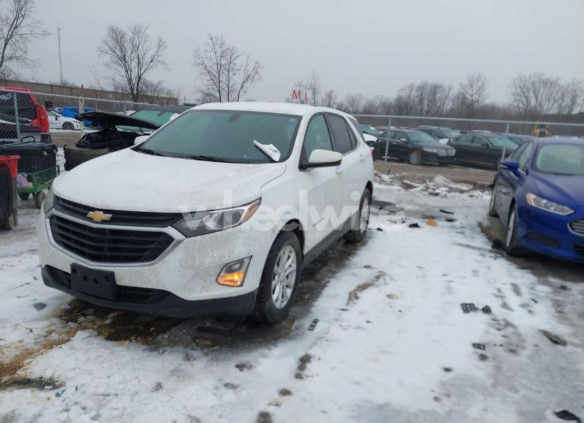 Photo 2 of 2018 Chevrolet Equinox LT (VIN 2GNAXJEV1J6342437)