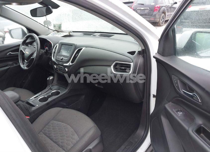 Photo 5 of 2018 Chevrolet Equinox LT (VIN 2GNAXJEV1J6342437)