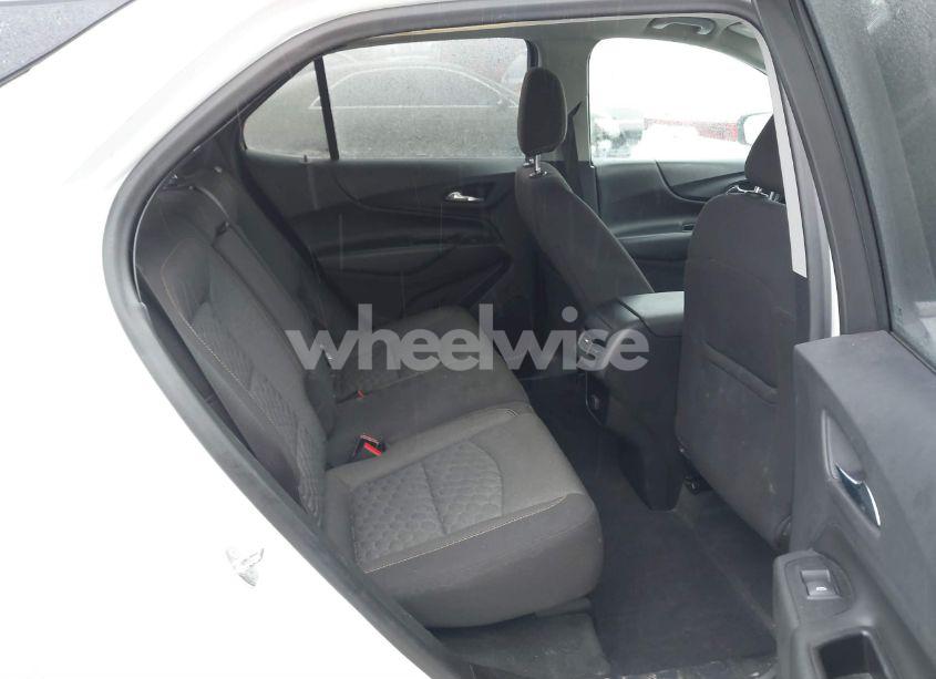 Photo 8 of 2018 Chevrolet Equinox LT (VIN 2GNAXJEV1J6342437)