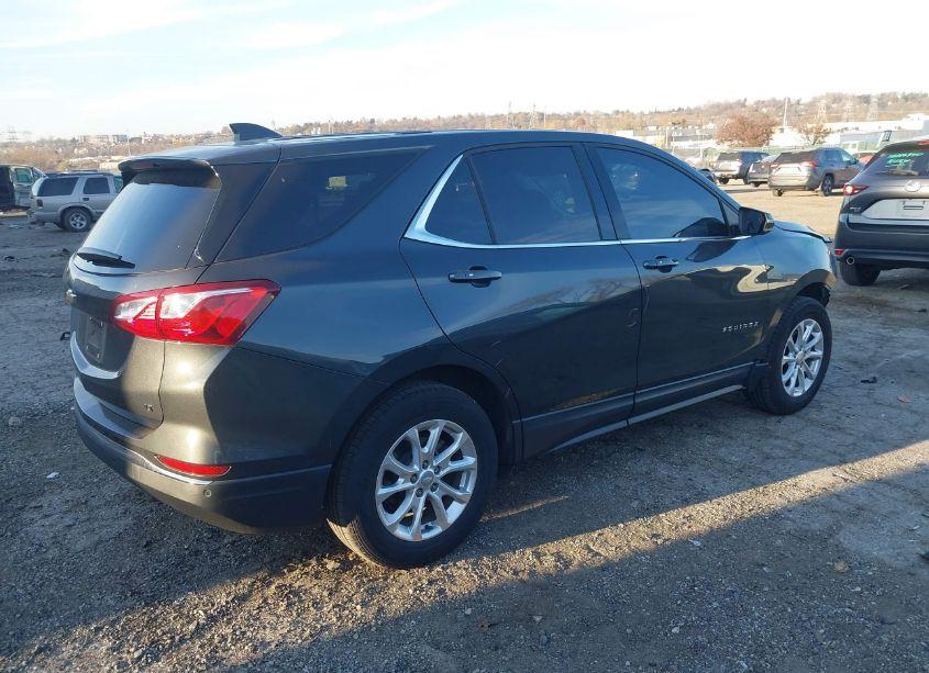 Photo 4 of 2018 Chevrolet Equinox LT (VIN 2GNAXJEV1J6343801)