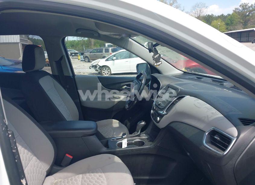 Photo 5 of 2019 Chevrolet Equinox LT (VIN 2GNAXJEV1K6244137)