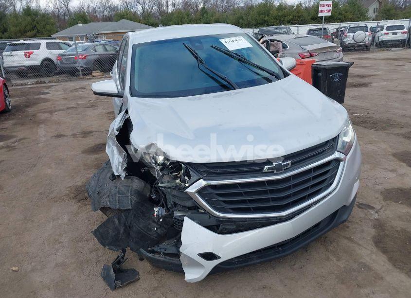 2020 Chevrolet Equinox FWD 2FL (VIN 2GNAXJEV1L6108141) main photo