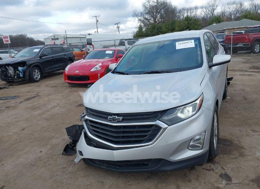 Photo 2 of 2020 Chevrolet Equinox FWD 2FL (VIN 2GNAXJEV1L6108141)