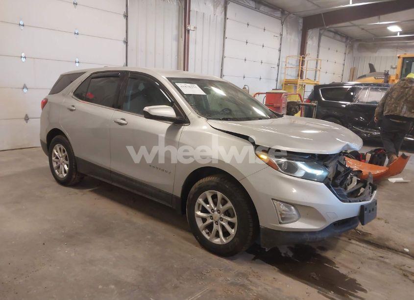 2020 Chevrolet Equinox FWD 2FL (VIN 2GNAXJEV1L6237741) main photo