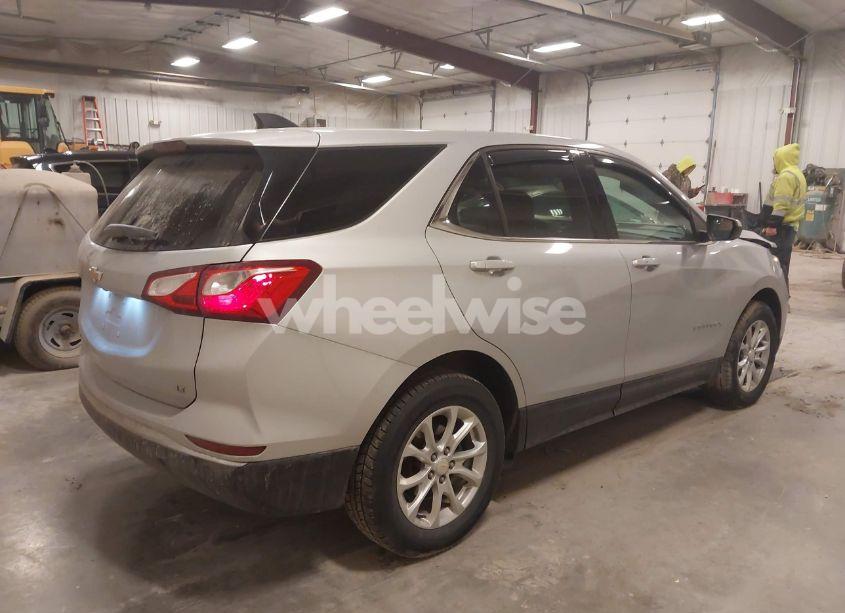 Photo 4 of 2020 Chevrolet Equinox FWD 2FL (VIN 2GNAXJEV1L6237741)