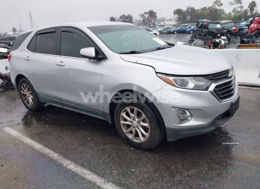 2018 Chevrolet Equinox LT (VIN 2GNAXJEV2J6132235) main photo