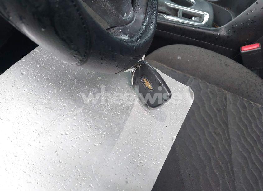 Photo 11 of 2018 Chevrolet Equinox LT (VIN 2GNAXJEV2J6132235)