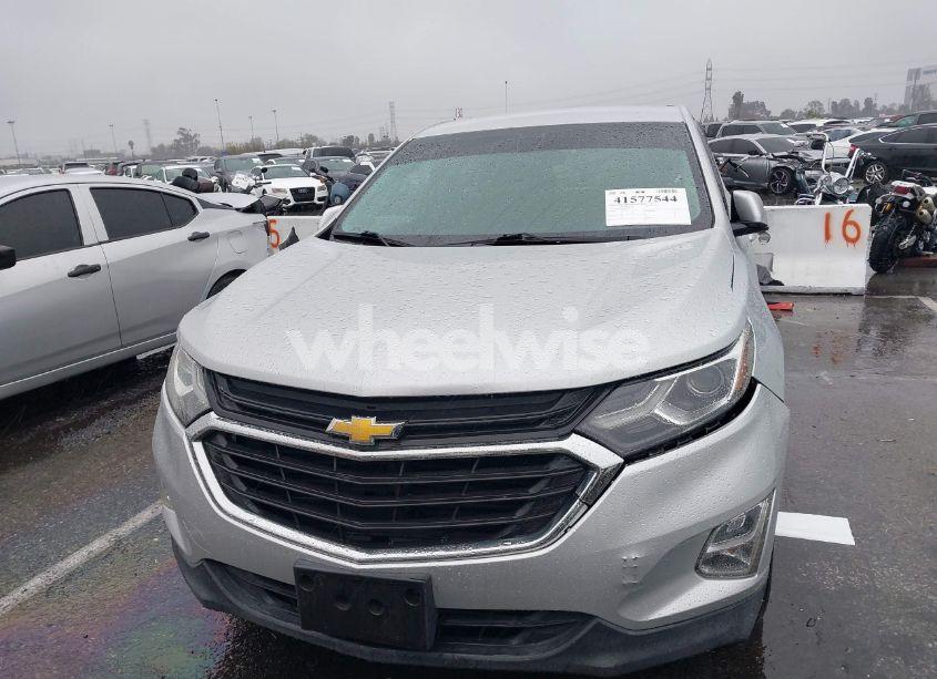 Photo 12 of 2018 Chevrolet Equinox LT (VIN 2GNAXJEV2J6132235)