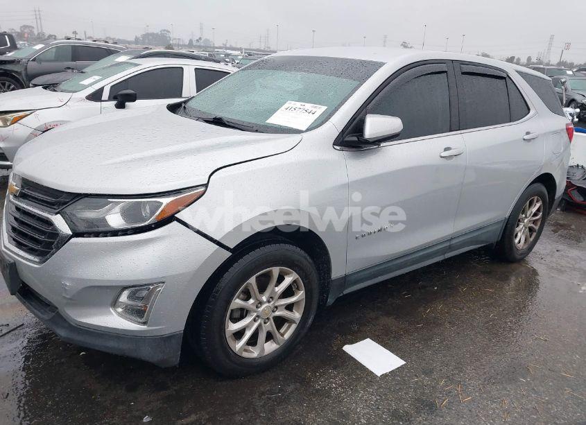 Photo 2 of 2018 Chevrolet Equinox LT (VIN 2GNAXJEV2J6132235)
