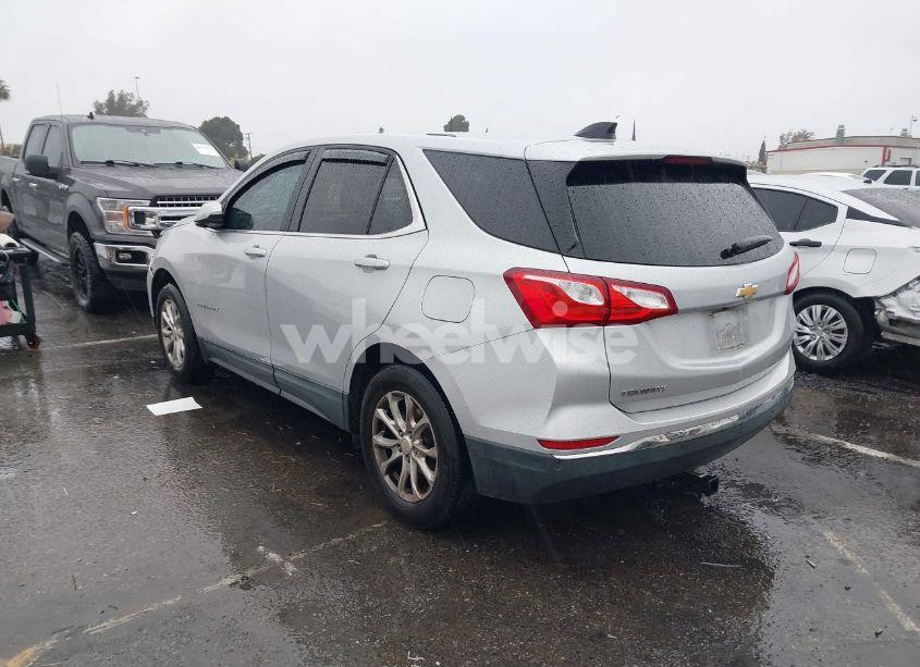 Photo 3 of 2018 Chevrolet Equinox LT (VIN 2GNAXJEV2J6132235)