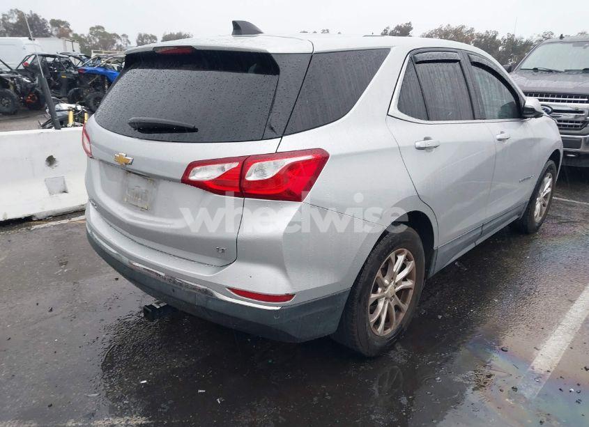 Photo 4 of 2018 Chevrolet Equinox LT (VIN 2GNAXJEV2J6132235)