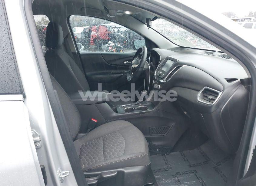 Photo 5 of 2018 Chevrolet Equinox LT (VIN 2GNAXJEV2J6132235)