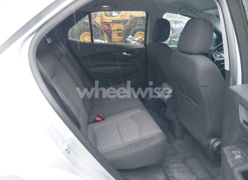 Photo 8 of 2018 Chevrolet Equinox LT (VIN 2GNAXJEV2J6132235)