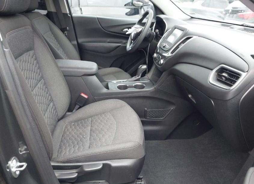 Photo 5 of 2018 Chevrolet Equinox LT (VIN 2GNAXJEV2J6142201)