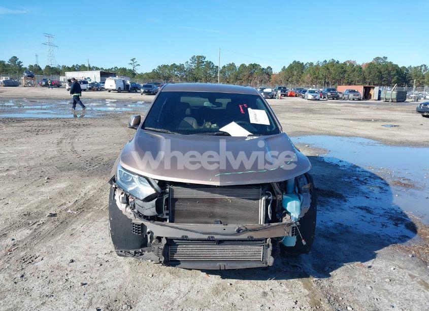 Photo 13 of 2018 Chevrolet Equinox LT (VIN 2GNAXJEV2J6258367)