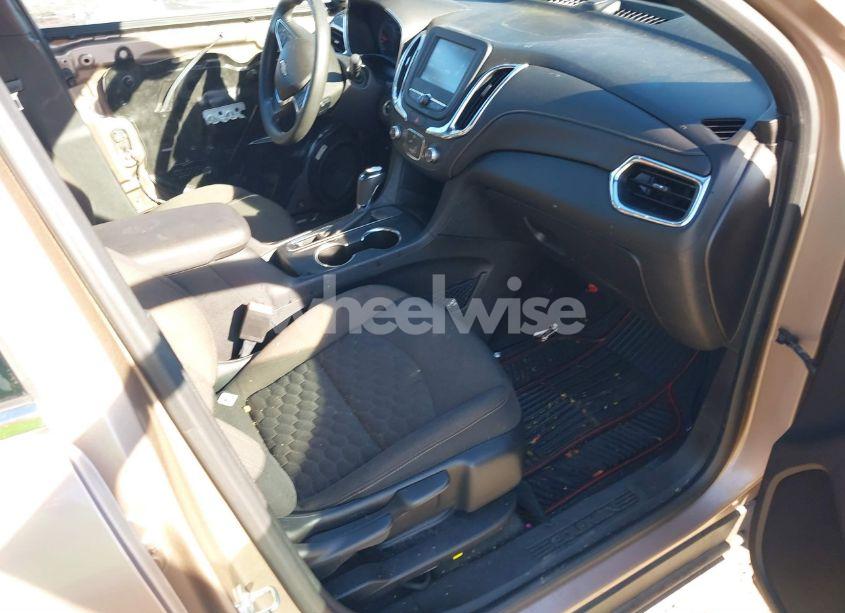 Photo 5 of 2018 Chevrolet Equinox LT (VIN 2GNAXJEV2J6258367)