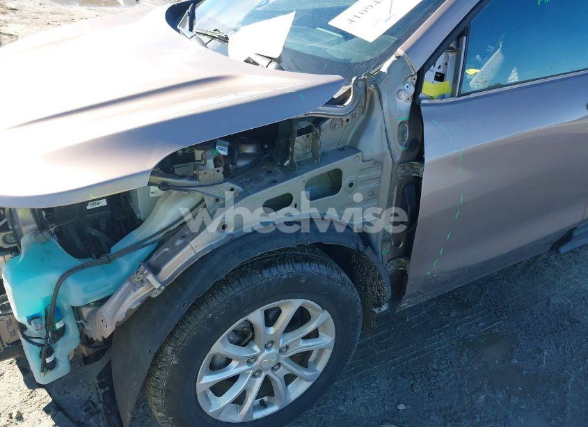 Photo 6 of 2018 Chevrolet Equinox LT (VIN 2GNAXJEV2J6258367)